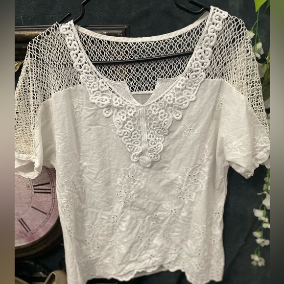 ✨🎀VINTAGE TENDENCY BLOUSE🎀✨ - Picture 3 of 8